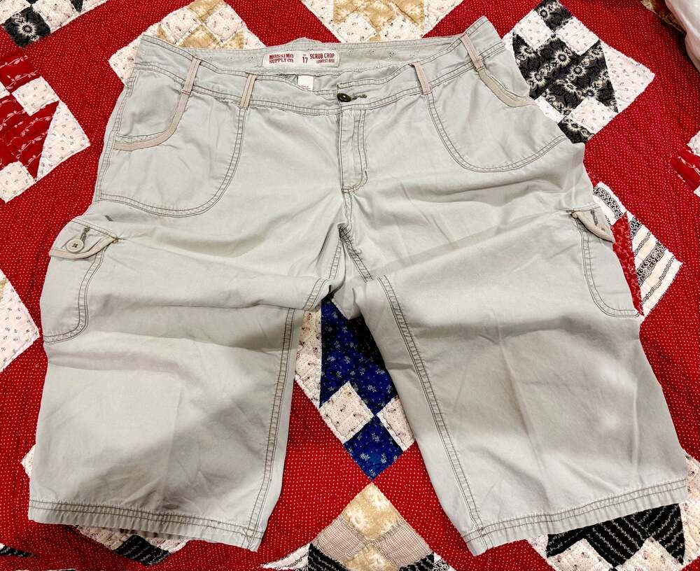 Mossimo Supply Co. Women's Low-Rise Scrub Crop Cargo Shorts Size 17